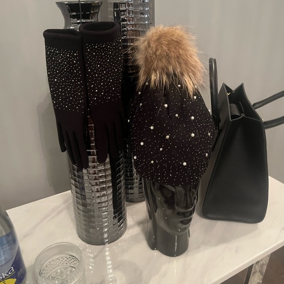 Brand 🎁New un worn in the package, Simon Chang , sparkling hat and gloves set🎁 - Picture 16 of 17